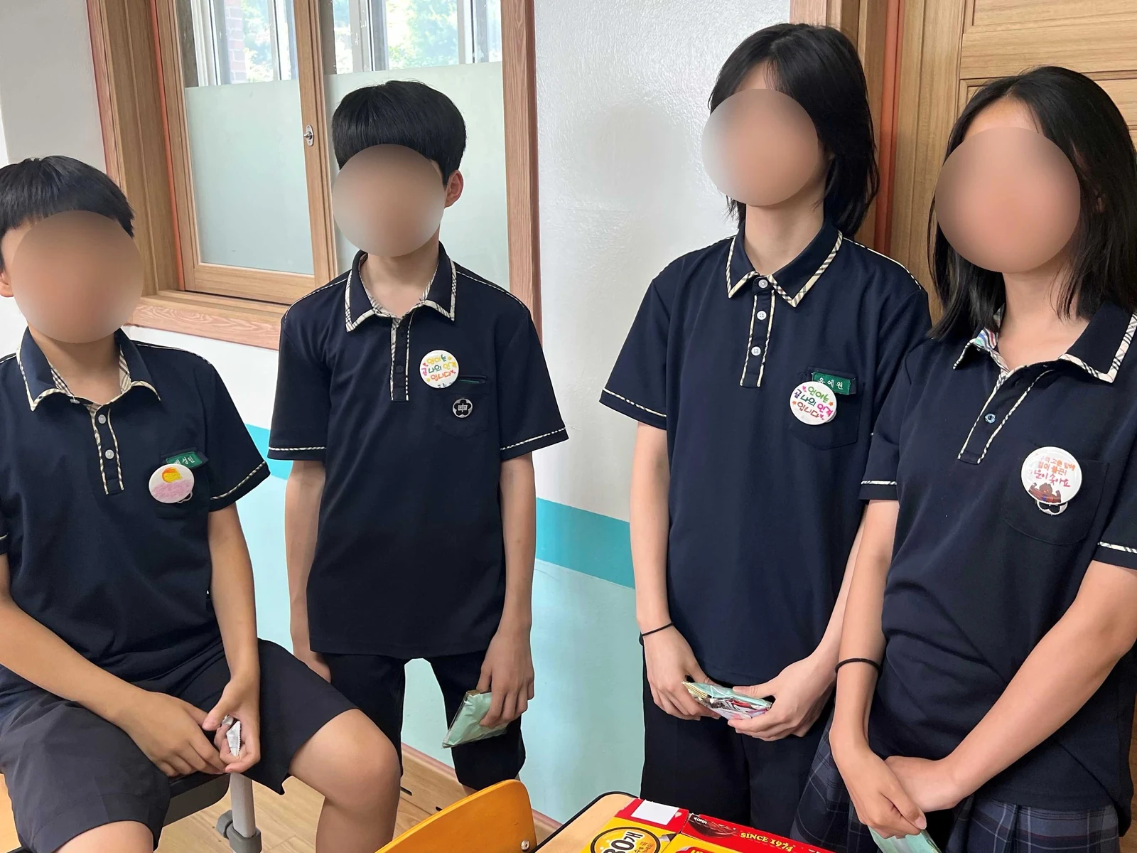 고운 말 지킴이 배지를 달고 활동에 참여한 학생들